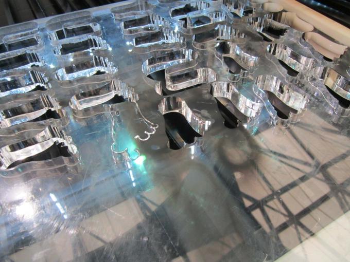 ポリ塩化ビニールおよび有機性ガラスの打抜き機のための1500W二酸化炭素レーザーのカッター