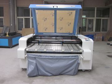 中国 レーザーの生地のカッターの二酸化炭素レーザーの切断の彫版機械、レーザー力 100W サプライヤー